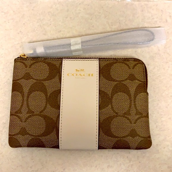 ⭐️NWT⭐️ Coach Corner Zip Wristlet Signature canvas - Picture 4 of 7